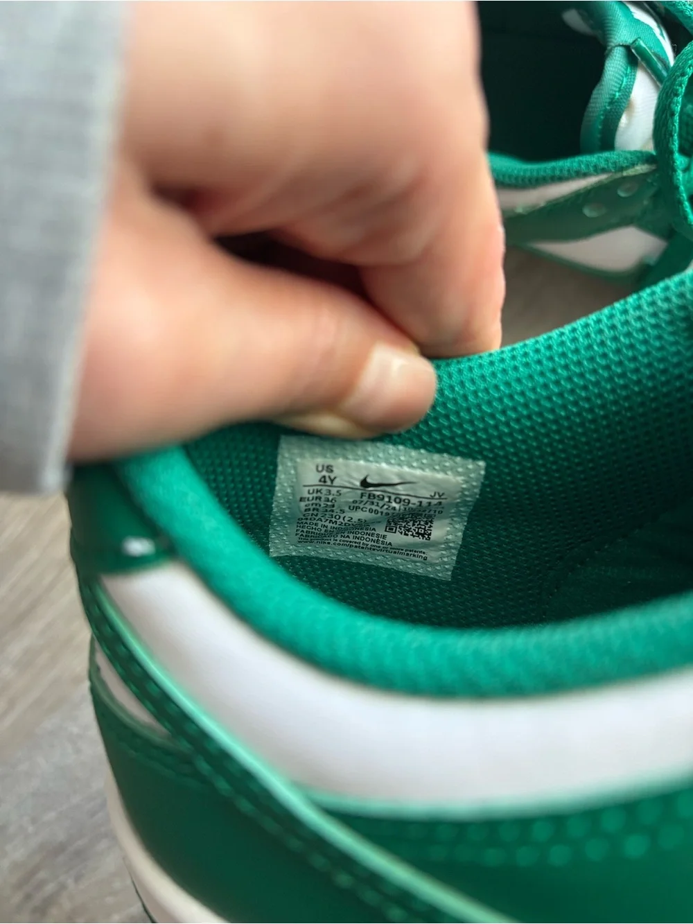 Nike White and Green Low-Top Dunks